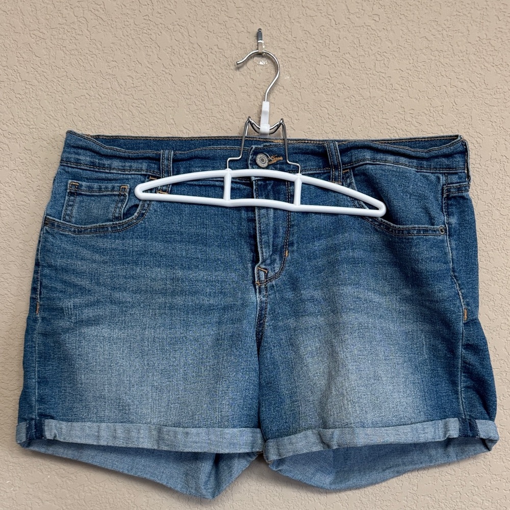 Old Navy Curvy/Profile Denim Shorts (Size 12 Regular) - Excellent Condition
